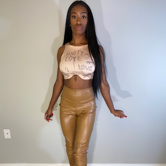 Love Graphic cropped top - Picture 13 of 13